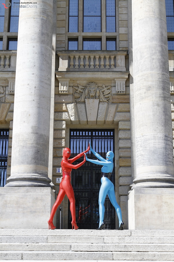 Two flexible red and blue zentai wearing gi - XXX Dessert - Picture 8