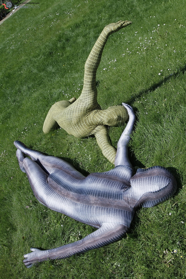 Two green and grey zentai wearing flexible  - XXX Dessert - Picture 3