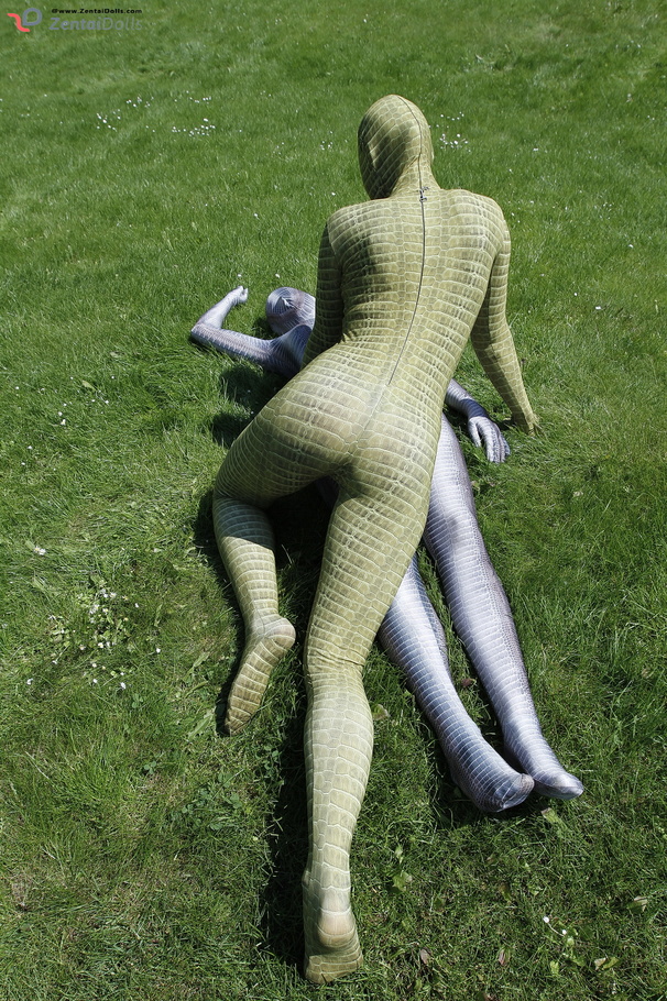 Two green and grey zentai wearing flexible  - XXX Dessert - Picture 4