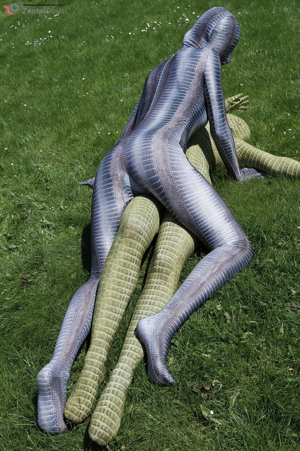 Two green and grey zentai wearing flexible  - XXX Dessert - Picture 6
