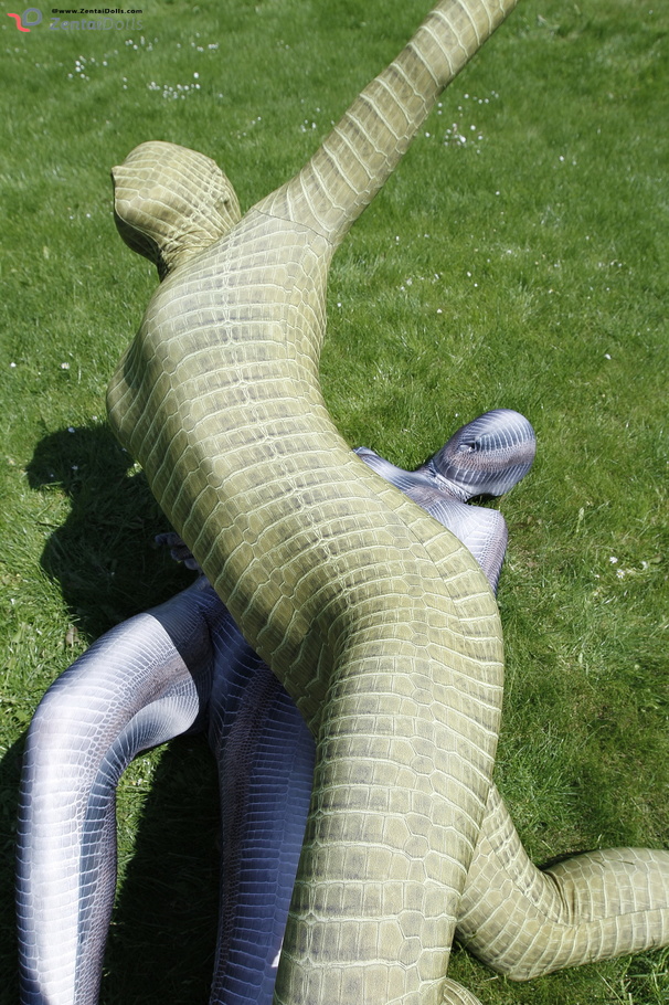 Two green and grey zentai wearing flexible  - XXX Dessert - Picture 8
