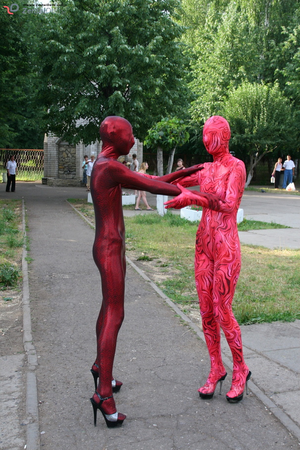 Two horny red zentai wearing chick exposing - XXX Dessert - Picture 14