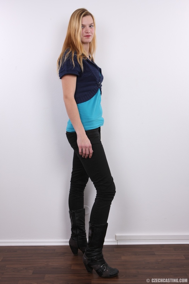 Young looking blonde shows off her sweet fr - XXX Dessert - Picture 3