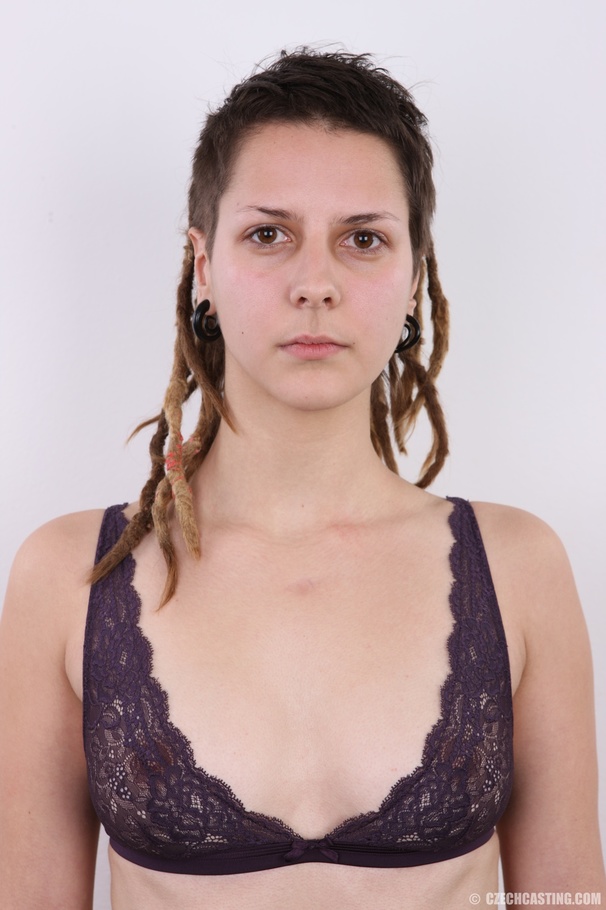 Dreadlock sexy chick shows sweet figure, ho - XXX Dessert - Picture 7