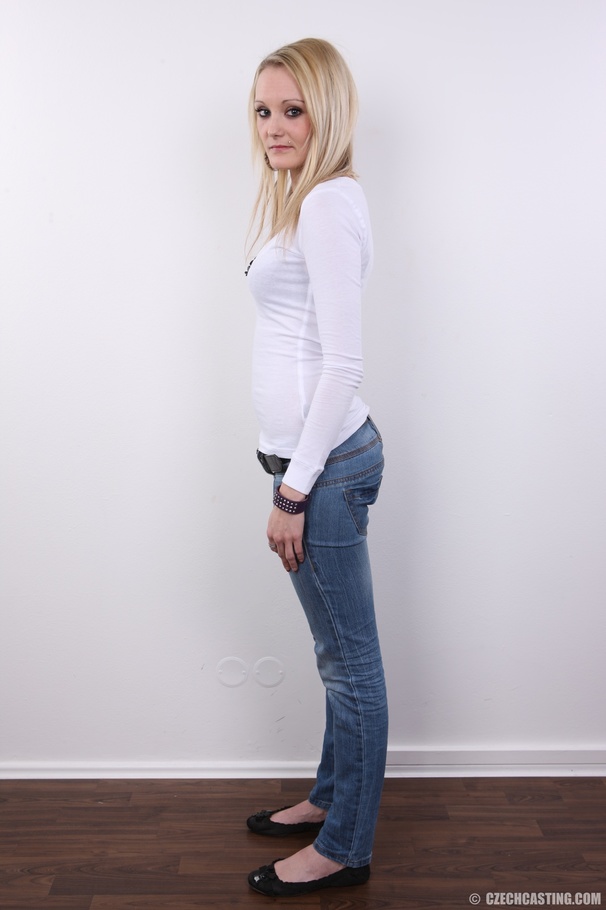 Young, cute and sexy blonde shows sexy butt - XXX Dessert - Picture 3