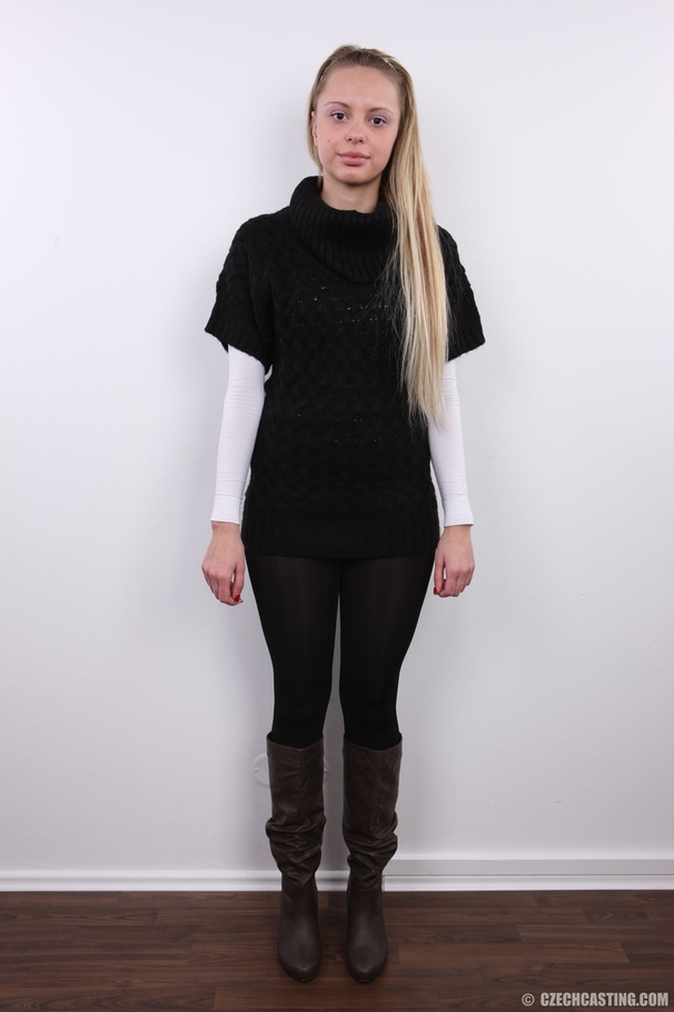 Young sexy blonde with cute tight pussy sho - XXX Dessert - Picture 2