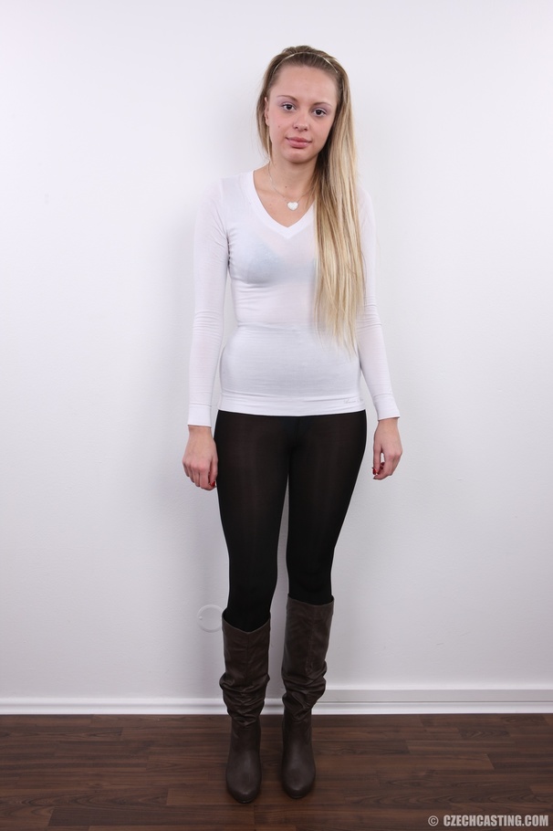 Young sexy blonde with cute tight pussy sho - XXX Dessert - Picture 4