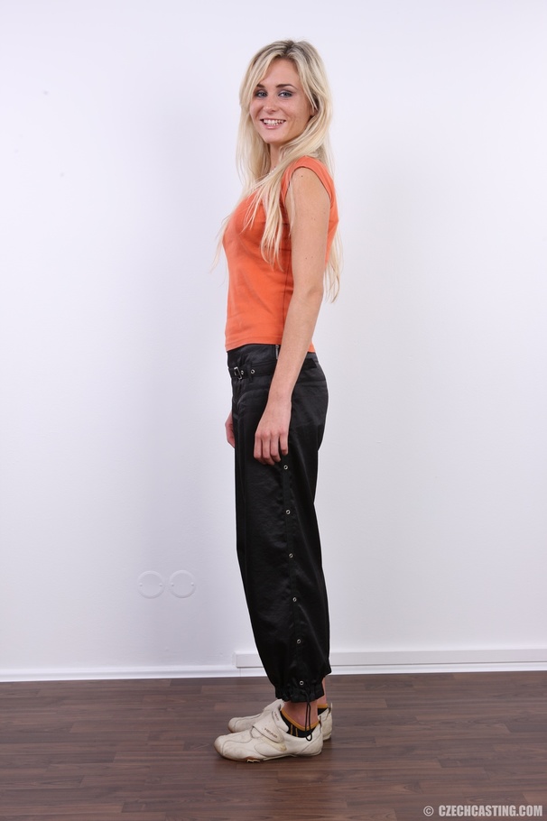 Enticing looking hot blonde shows nice curv - XXX Dessert - Picture 4