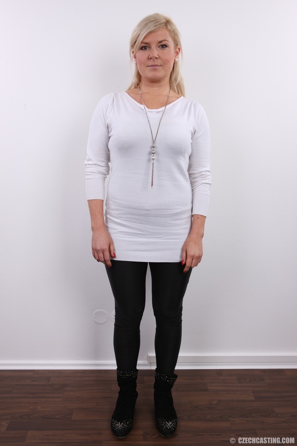 Big horny blonde in need of fun shows boobs - XXX Dessert - Picture 2