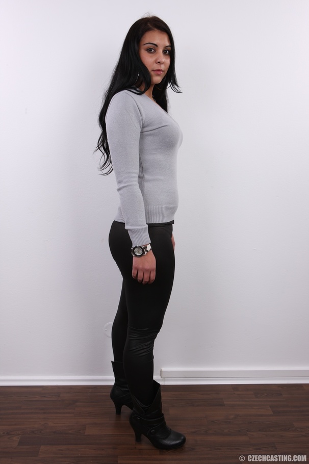 Hot brunette with big sexy ass, curvy hips, - XXX Dessert - Picture 3