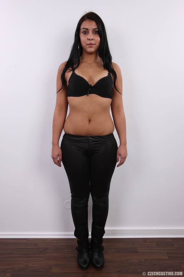 Hot brunette with big sexy ass, curvy hips, - XXX Dessert - Picture 4