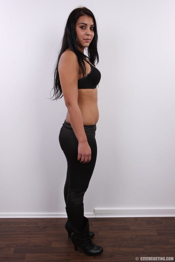 Hot brunette with big sexy ass, curvy hips, - XXX Dessert - Picture 5