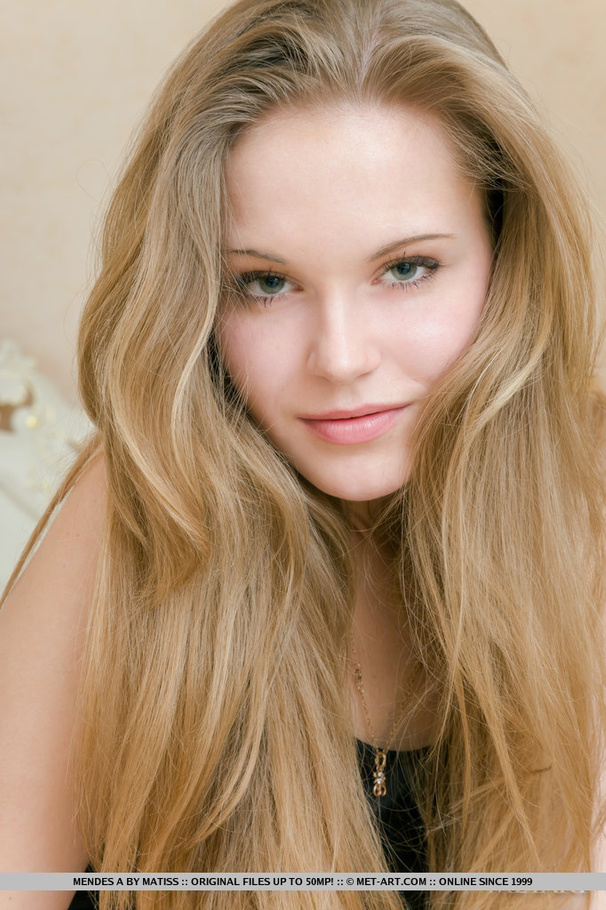 Seductive chick with creamy skin models hot - XXX Dessert - Picture 1