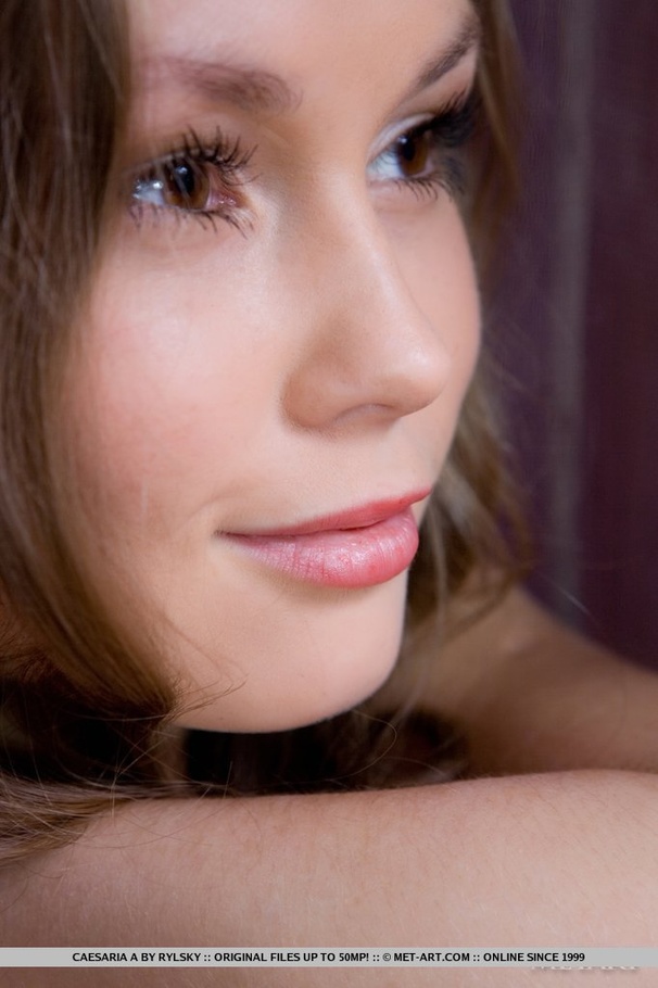 Young fun loving beauty with enchanting hai - XXX Dessert - Picture 9