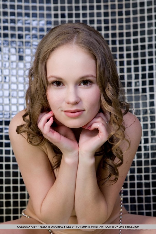 Young fun loving beauty with enchanting hai - XXX Dessert - Picture 18