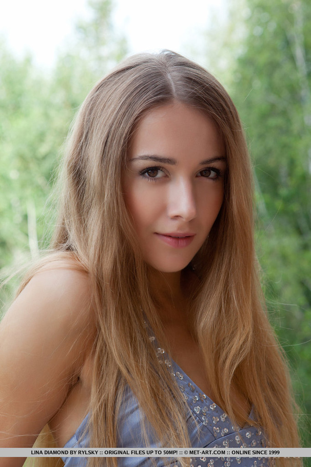 Beautiful and proud chick shows off long cu - XXX Dessert - Picture 1