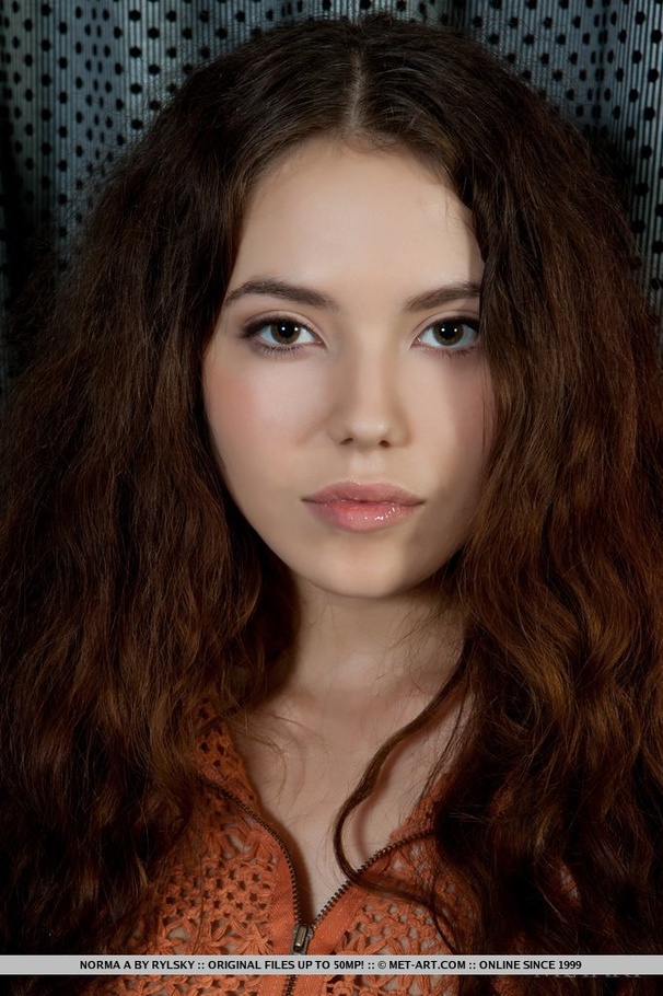 Young horny babe with sexy eyes, hot fleshy - XXX Dessert - Picture 1