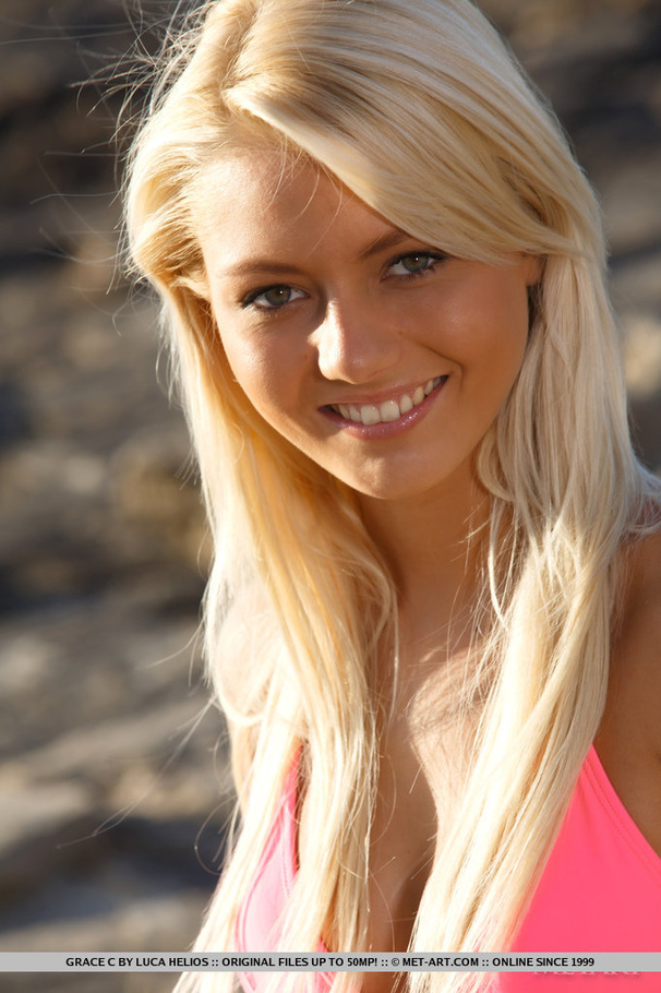 Seductive looking blonde with tight wet pus - XXX Dessert - Picture 1