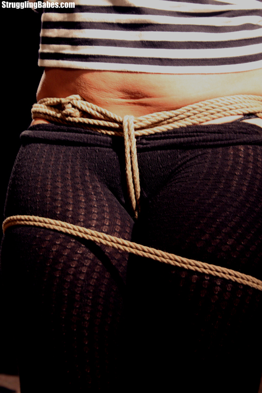 Blonde whore with big tits loves ropes and  - XXX Dessert - Picture 7