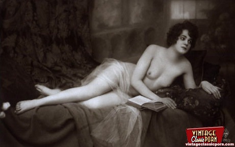 Classic 30s Porn - Very pretty vintage girls posing topless in - XXX Dessert ...