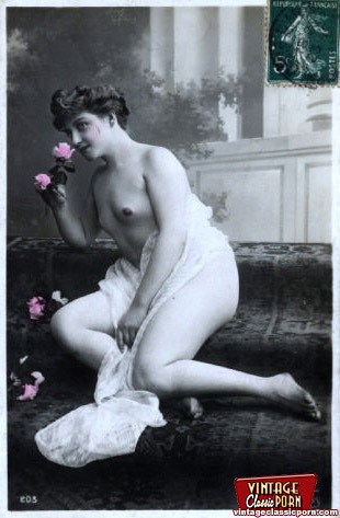 Very pretty vintage girls posing topless in - XXX Dessert - Picture 8