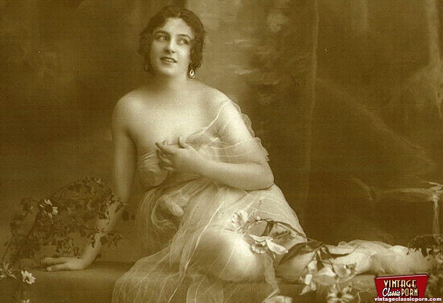 Very pretty vintage babes posing in the str - XXX Dessert - Picture 1