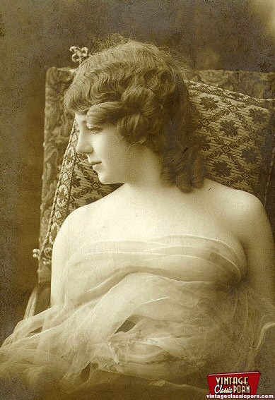 Very pretty vintage babes posing in the str - XXX Dessert - Picture 4