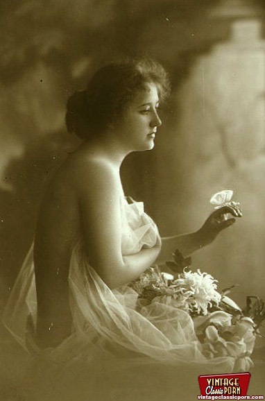 Very pretty vintage babes posing in the str - XXX Dessert - Picture 5