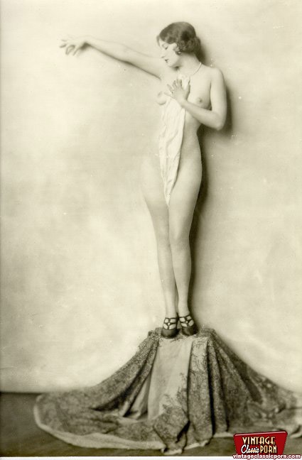 Very pretty vintage babes posing in the str - XXX Dessert - Picture 6