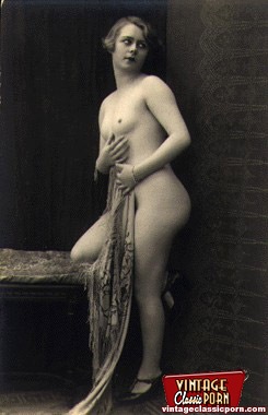 Very pretty vintage babes posing in the str - XXX Dessert - Picture 12