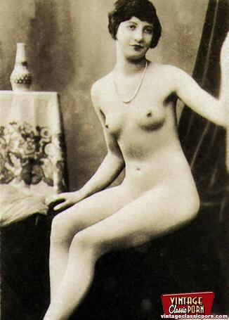 Pretty vintage sweethearts posing in the ho - XXX Dessert - Picture 3