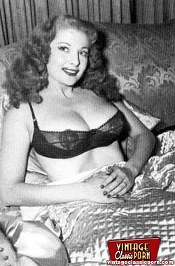 Vintage classic babe tempest storm poses in - XXX Dessert - Picture 1