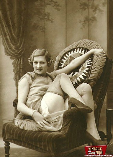 Sexy vintage chicks wearing sexy outfits in - XXX Dessert - Picture 11