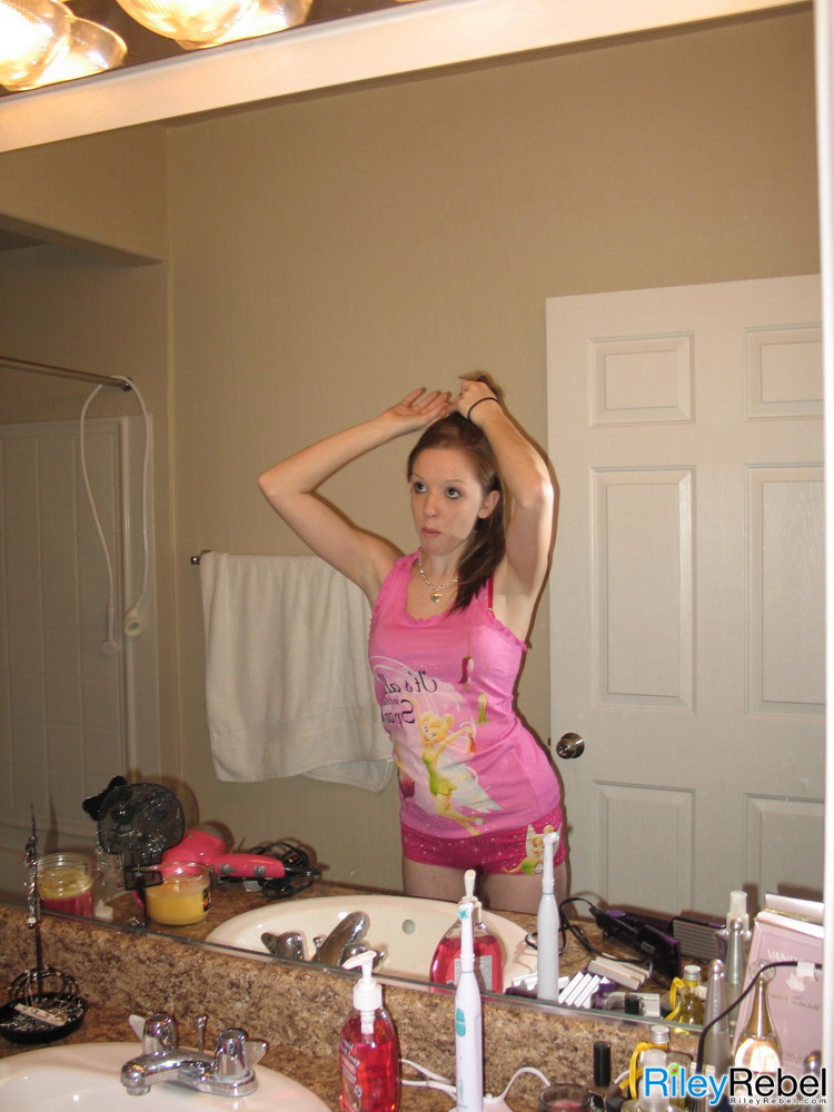 Pretty in pink hottie Riley Rebel fixing he - XXX Dessert - Picture 1