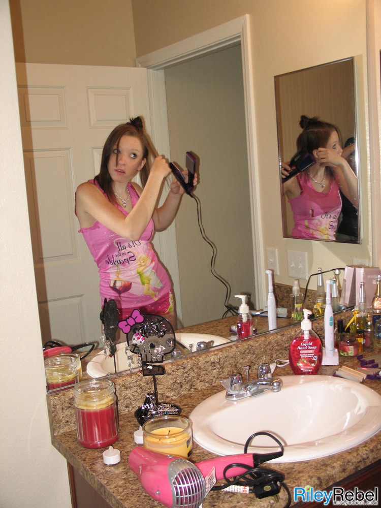 Pretty in pink hottie Riley Rebel fixing he - XXX Dessert - Picture 6