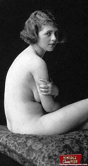 Shy pretty vintage chicks enjoying posing i - XXX Dessert - Picture 1