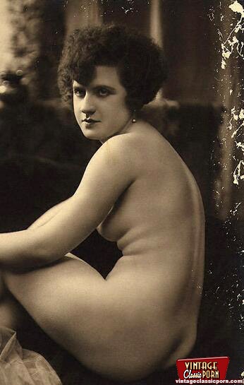 Shy pretty vintage chicks enjoying posing i - XXX Dessert - Picture 2