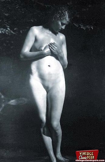 Shy pretty vintage chicks enjoying posing i - XXX Dessert - Picture 7