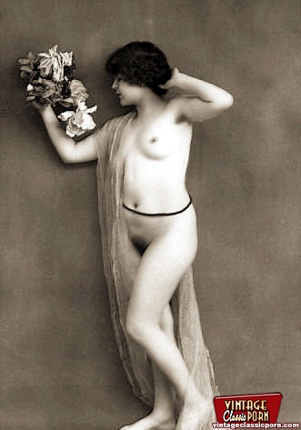 Shy pretty vintage chicks enjoying posing i - XXX Dessert - Picture 8