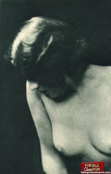 Pretty sexy topless vintagegirls posing in  - XXX Dessert - Picture 2