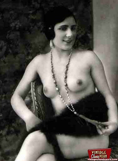 Pretty sexy topless vintagegirls posing in  - XXX Dessert - Picture 8