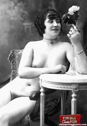 Some hot vintage chicks relaxing in the twe - XXX Dessert - Picture 1