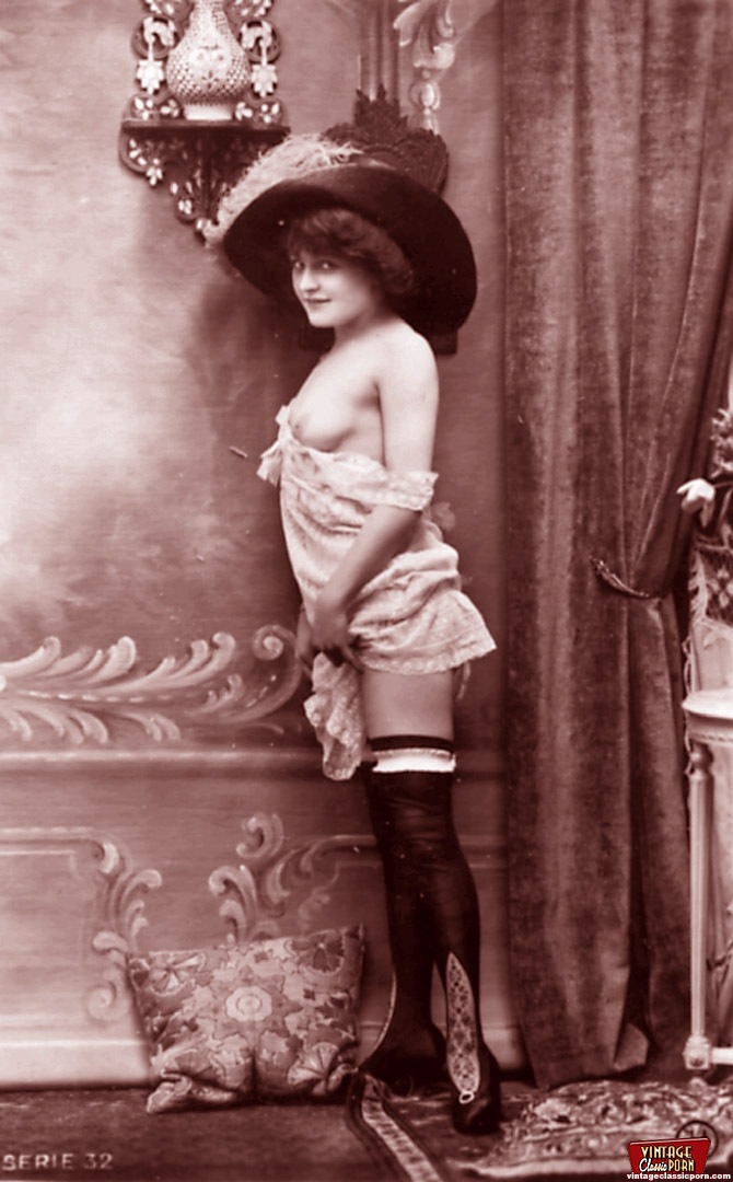 Some hot vintage chicks relaxing in the twe - XXX Dessert - Picture 5