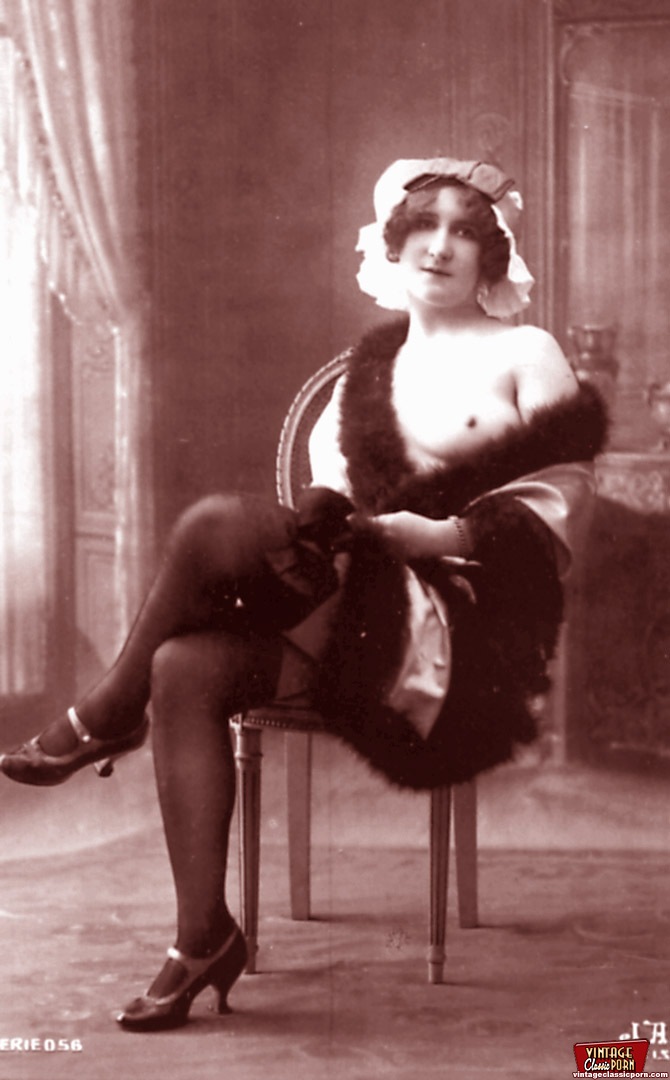 Some hot vintage chicks relaxing in the twe - XXX Dessert - Picture 6