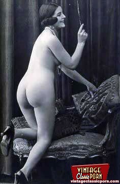 Some hot vintage chicks relaxing in the twe - XXX Dessert - Picture 10