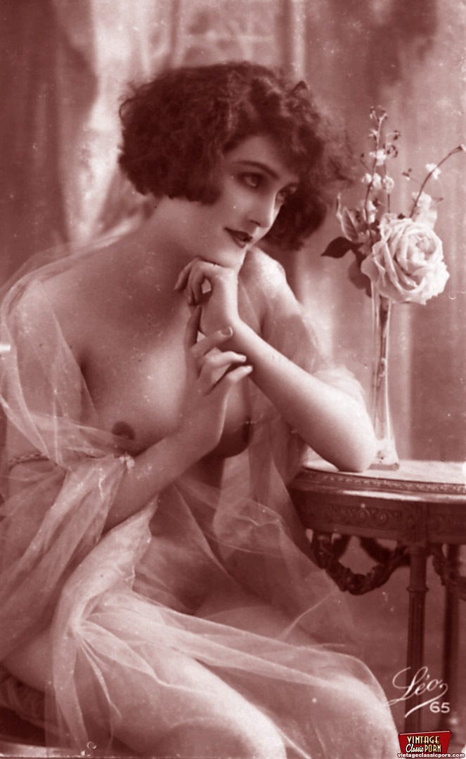 Some hot vintage chicks relaxing in the twe - XXX Dessert - Picture 11