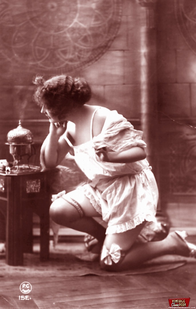 Some hot vintage chicks relaxing in the twe - XXX Dessert - Picture 12