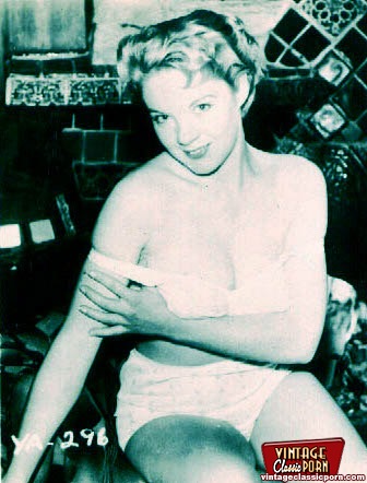 Home made vintage hotties posing in the fif - XXX Dessert - Picture 8