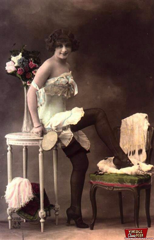 Vintage chicks in their underwear in the th - XXX Dessert - Picture 2
