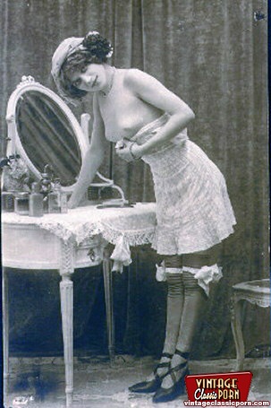 Vintage chicks in their underwear in the th - XXX Dessert - Picture 3